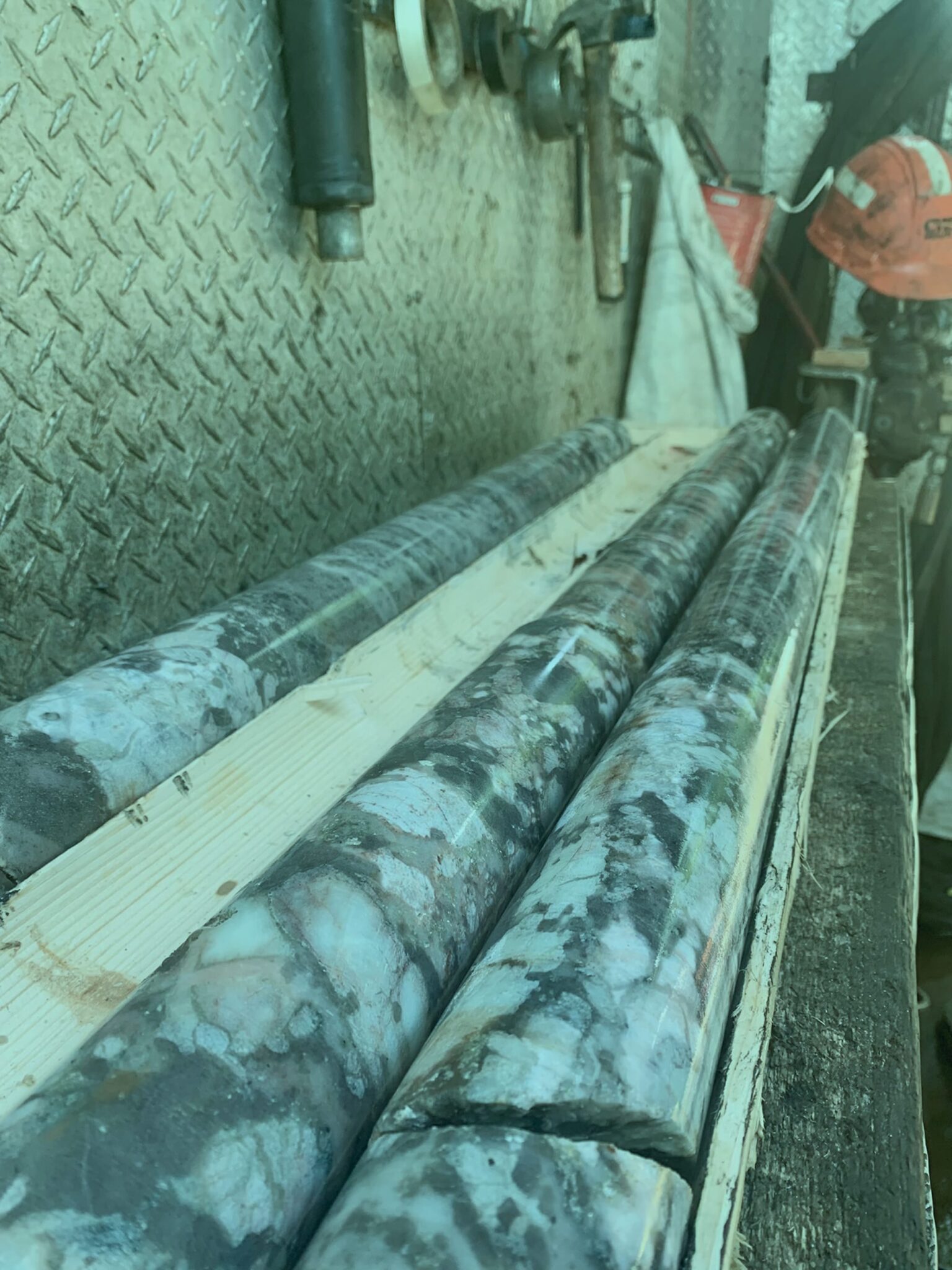 Critical Resources Discovers Exceptional Lithium Intercepts at Mavis Lake Project, Signalling Substantial Resource Increase
